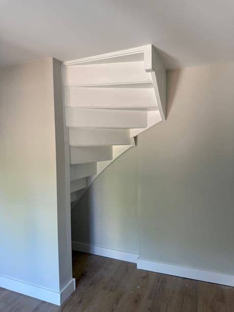 Trappen schilderen & afwerken — Curoshu Montage Eindhoven